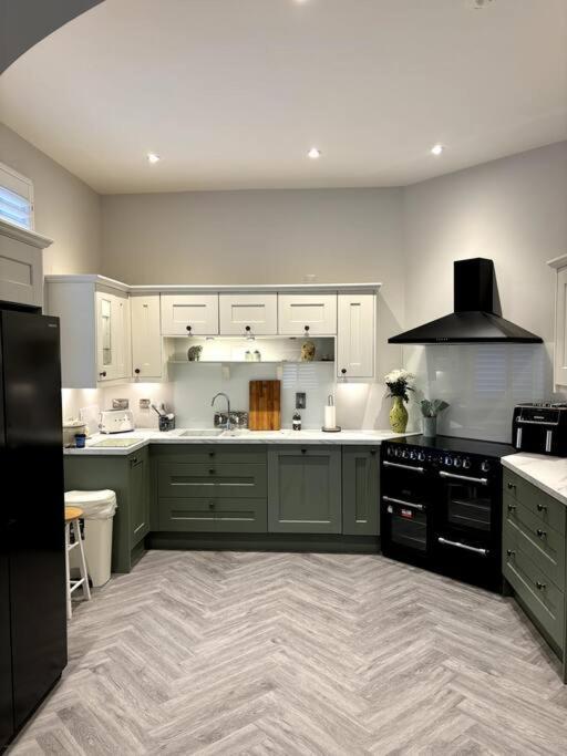 The Colonel Villa Lisburn Bagian luar foto