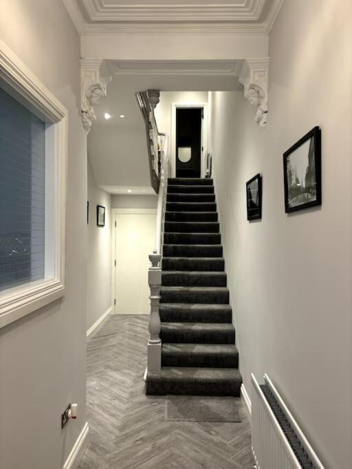 The Colonel Villa Lisburn Bagian luar foto