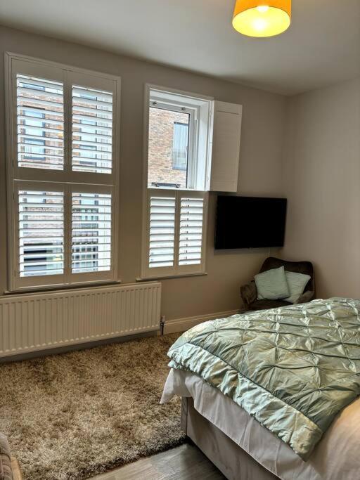 The Colonel Villa Lisburn Bagian luar foto